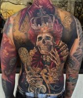 szkielet król tatuaz na plecach