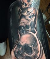 czaszki na ręce - tatuaż dla mężczyzny