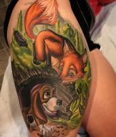 pies i lis tatuaż jak z kreskówki