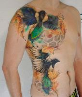 ptaki tatuaże dla mężczyzny na klatce