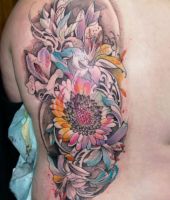 kwiaty tatuaże na plecach dla otyłych