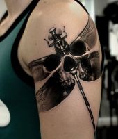 ważka czaszka tatuaż iluzja