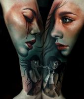 twarz kobiety realistyczny tatuaż