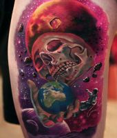 czaszka i mała planeta Ziemia