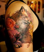 lis artystyczny tatuaż na ramieniu