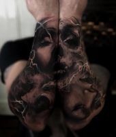 połowa twarzy i czaszki