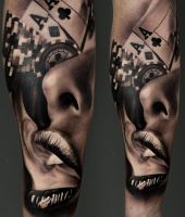 kobiece usta i karty asy