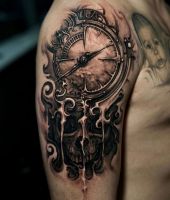 zegar z czaszką - tatuaż na ramieniu