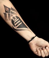 symbole wzory tatuaży na przedramieniu