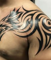 tribal wilk tatuaż dla mężczyzny