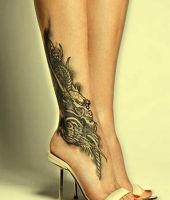 chiński smok tatuaz na stopie