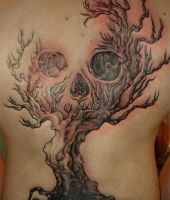 czaszka i drzewo tatuaże