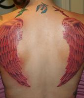 czerwone skrzydła na plecach