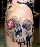 diament w oku czaszki