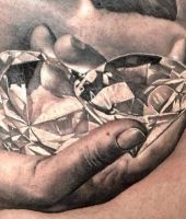 diamenty tatuaże na dłoni