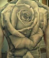 duże tatuaże róże