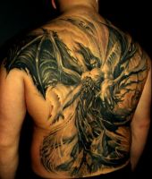 duży demon tatuaż na plecach