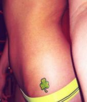 koniczyna na biodrze