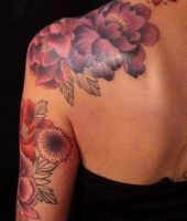 kwiaty tatuaże dla kobiety