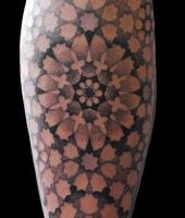 kwiaty tatuaże na łydce