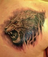 lew tatuaż na klatce piersiowe
