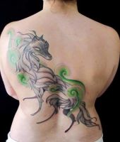 lis tatuaż na plecach dla kobiety