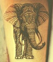 niesamowity tatuaż ze śłoniem