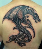 tatuaże na plecach smok i tygrys