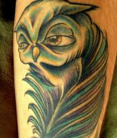 sowa i pióro tatuaż