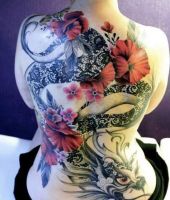 duży chiński smok tatuaż na plecach